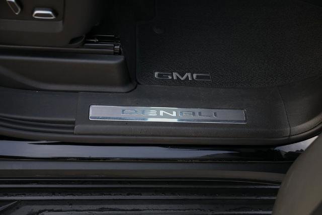 Used 2022 GMC Yukon XL Denali image 36