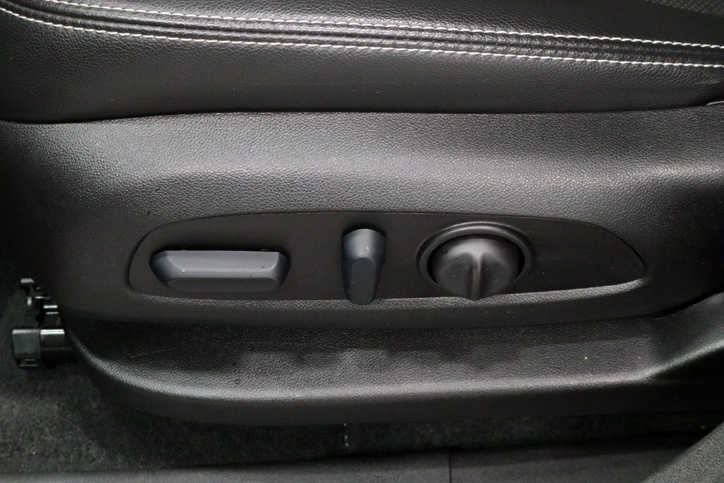 Used 2024 GMC Terrain SLT image 25