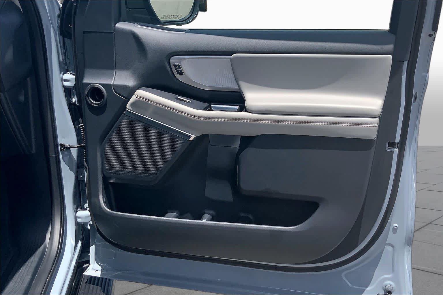 Certified 2025 Ford Expedition Active AWD/4WD image 23