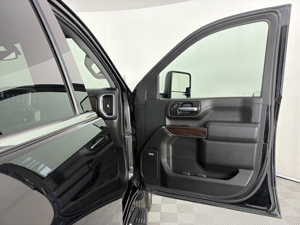 Used 2022 GMC Sierra 3500 SLT w/ SLT Premium Package image 30