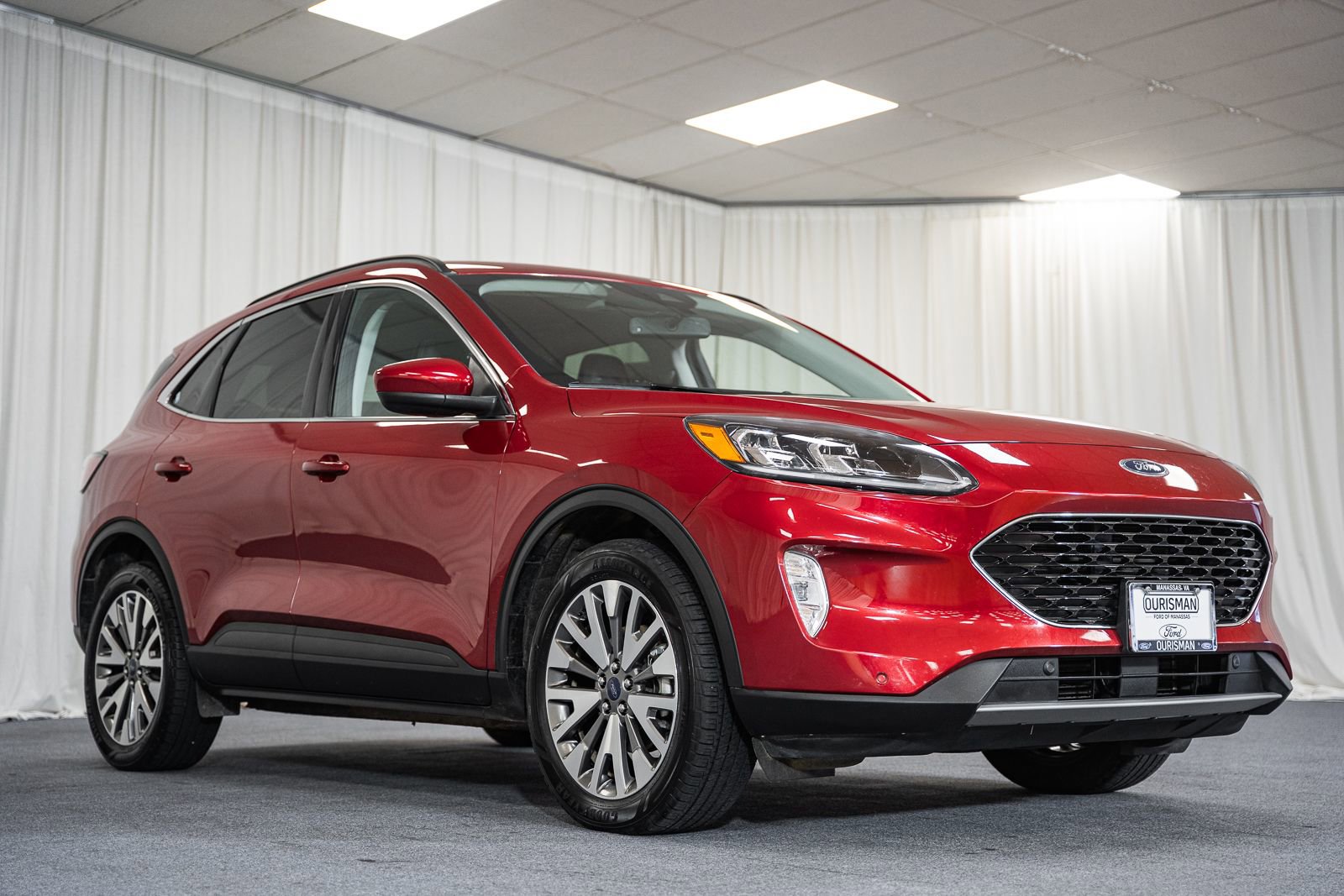 Certified 2022 Ford Escape Titanium AWD/4WD image 1