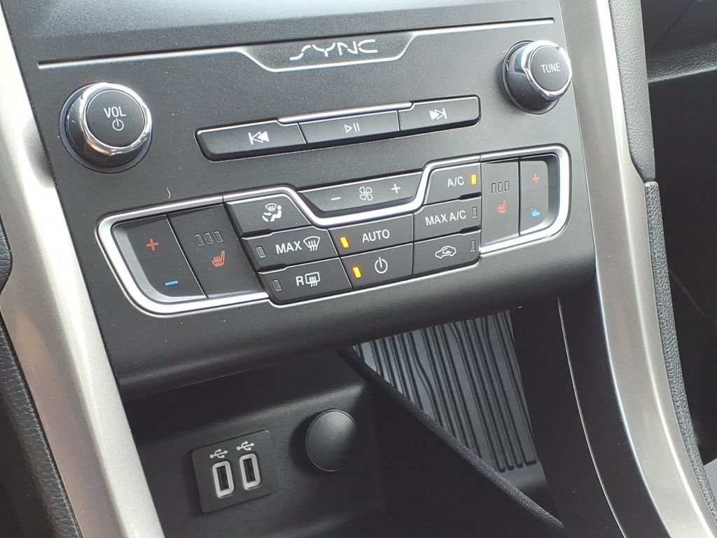 Certified 2019 Ford Fusion SE AWD/4WD image 16