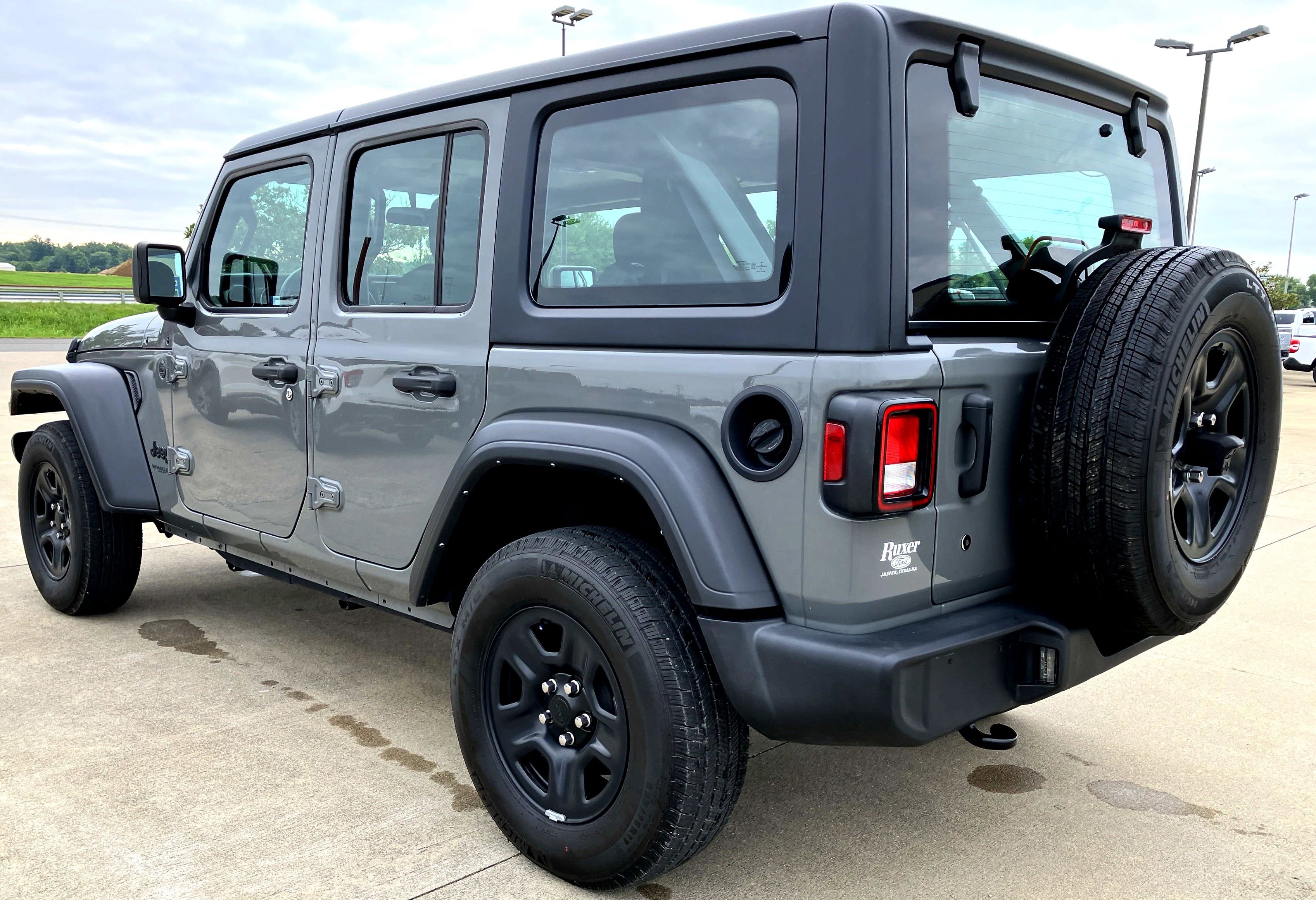 Used 2022 Jeep Wrangler Unlimited Sport image 3