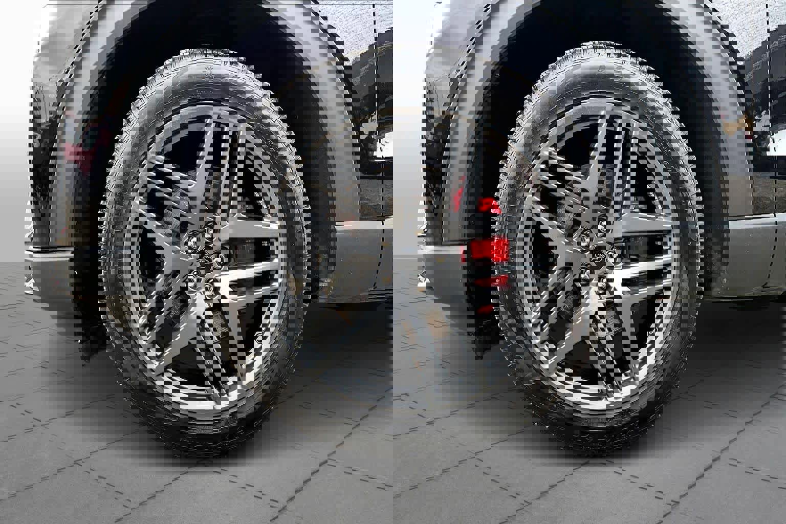 Certified 2025 Ford Explorer ST-Line w/ Premium Package image 14