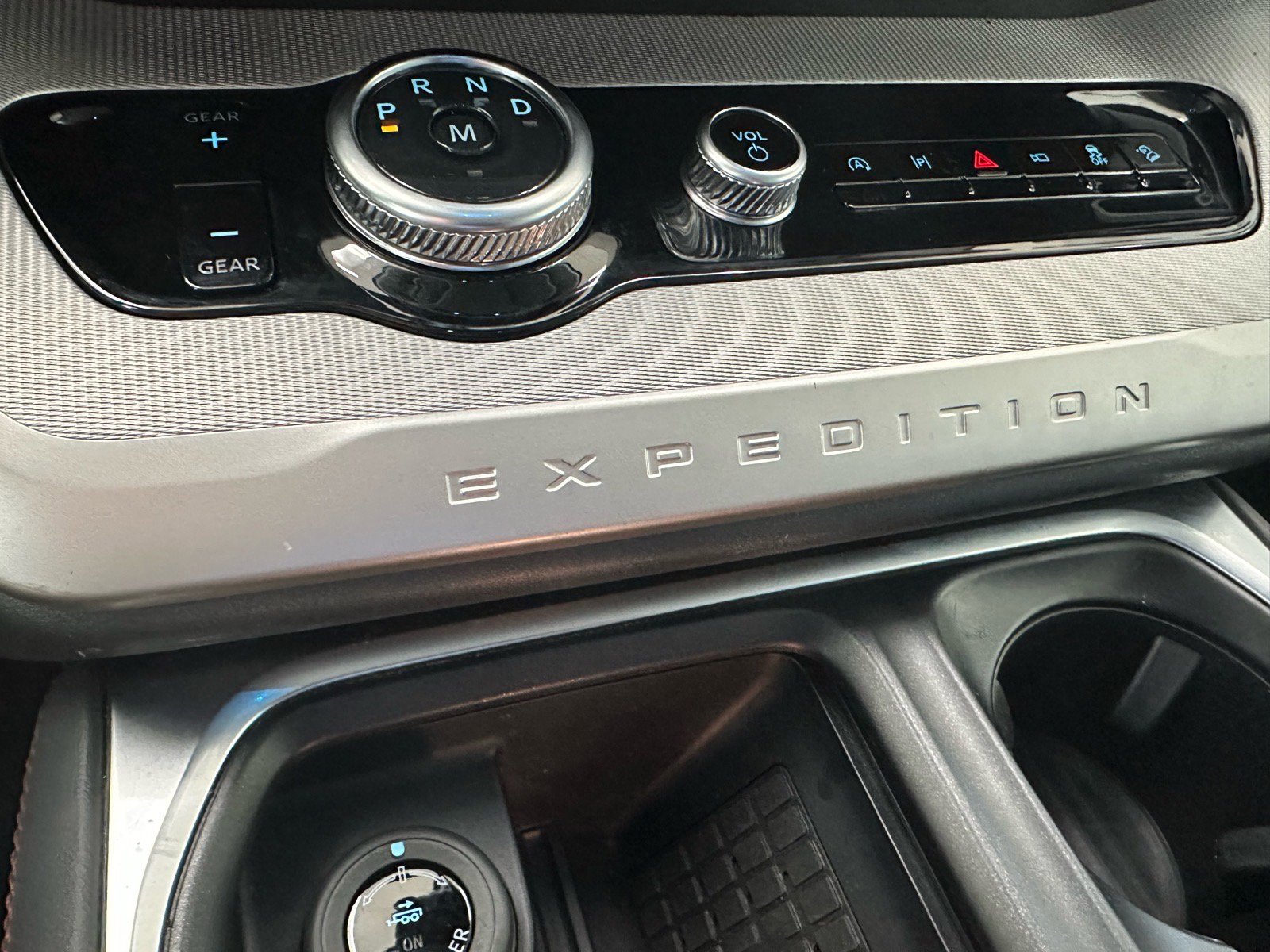 Certified 2025 Ford Expedition Active AWD/4WD image 35