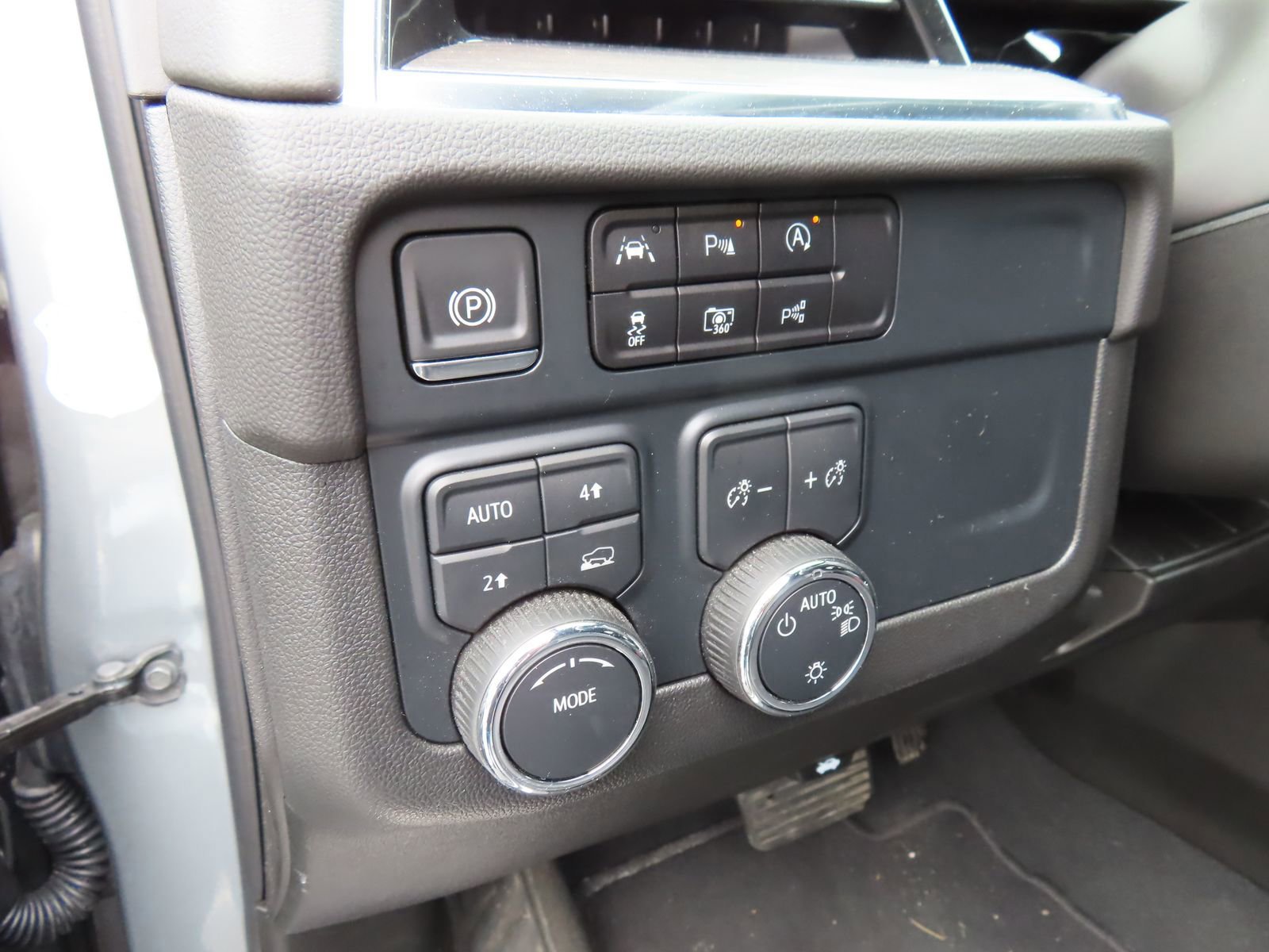 Used 2025 Chevrolet Tahoe LT image 13