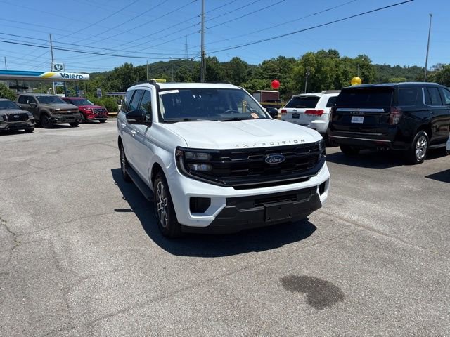 Certified 2025 Ford Expedition Active AWD/4WD image 2