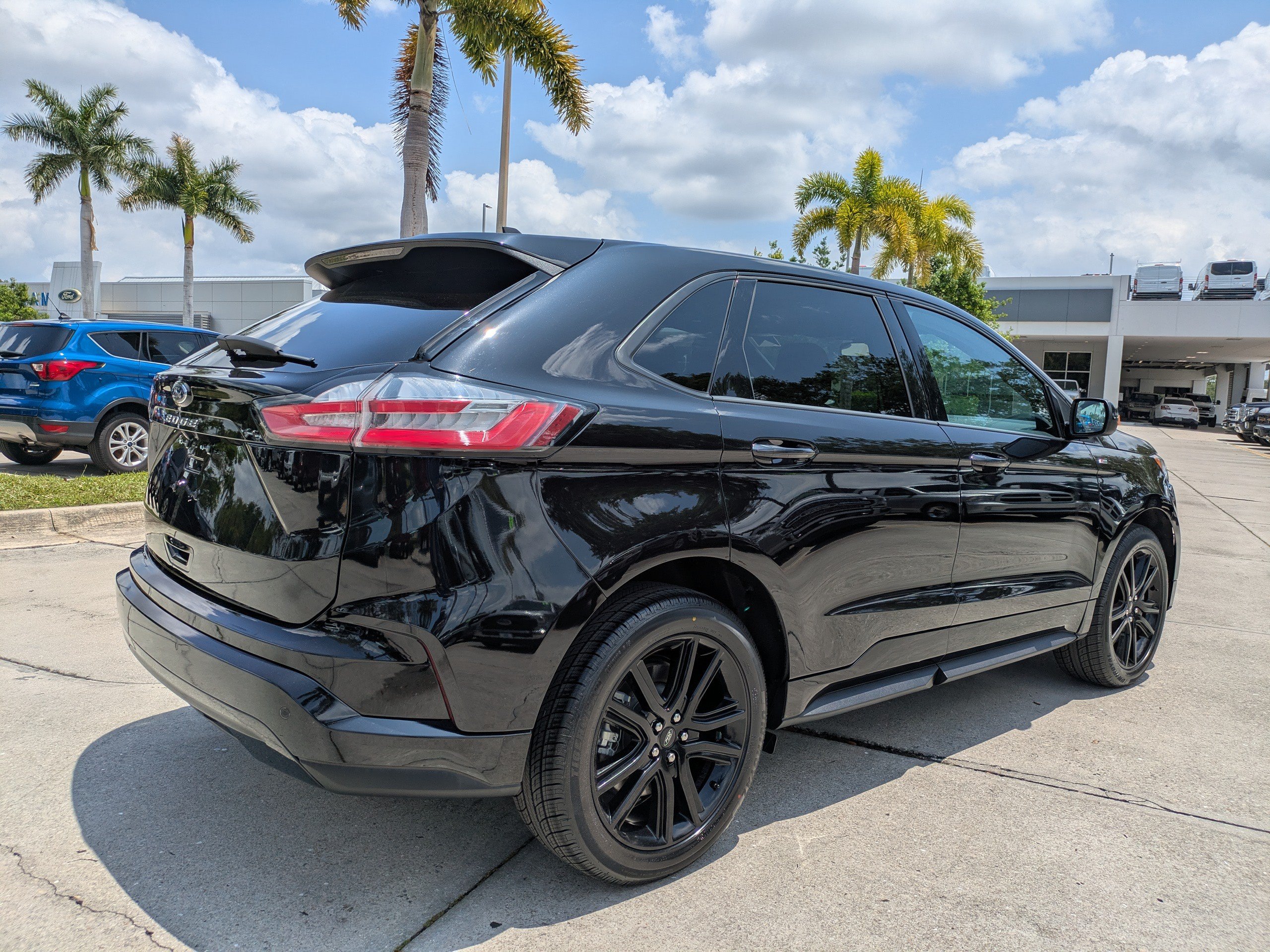 Certified 2024 Ford Edge ST-Line AWD/4WD image 4