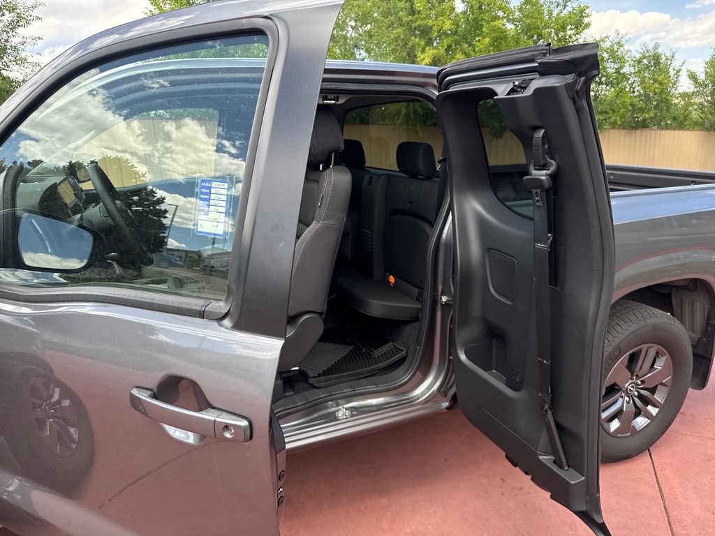 Used 2025 Nissan Frontier SV AWD/4WD image 23