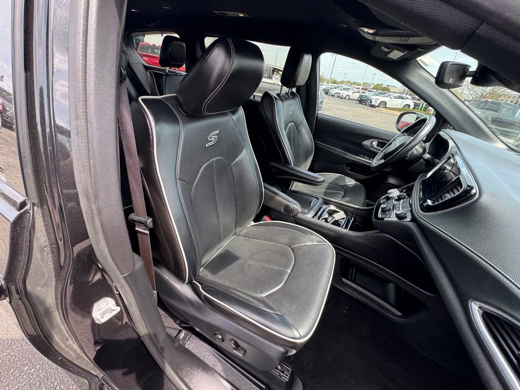 Used 2021 Chrysler Pacifica Limited w/ S Appearance Package FWD image 20