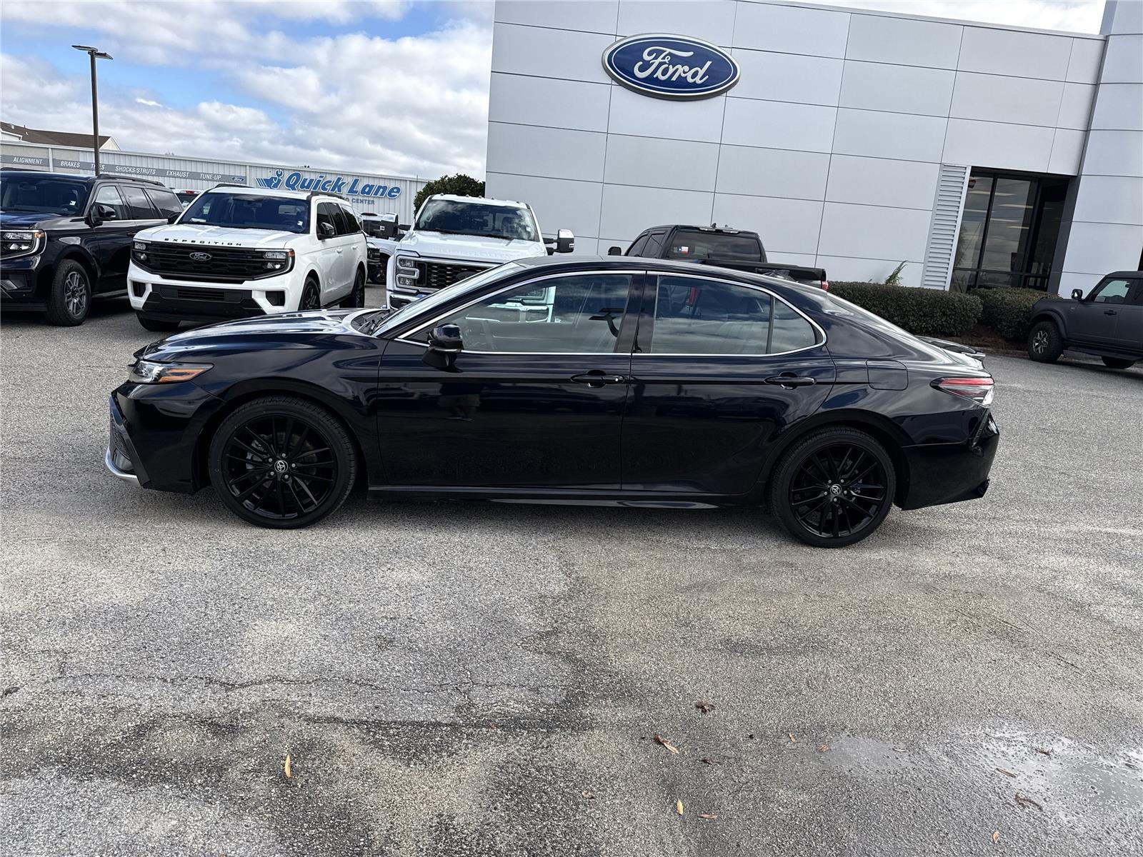 Used 2021 Toyota Camry XSE image 2