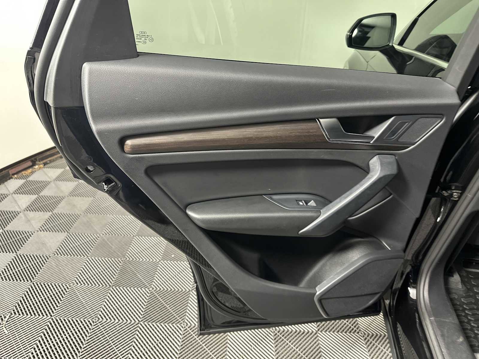 Used 2023 Audi Q5 2.0T Premium w/ Convenience Package image 18