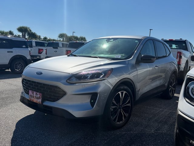 Certified 2022 Ford Escape SE w/ SE Sport Appearance Package FWD image 3