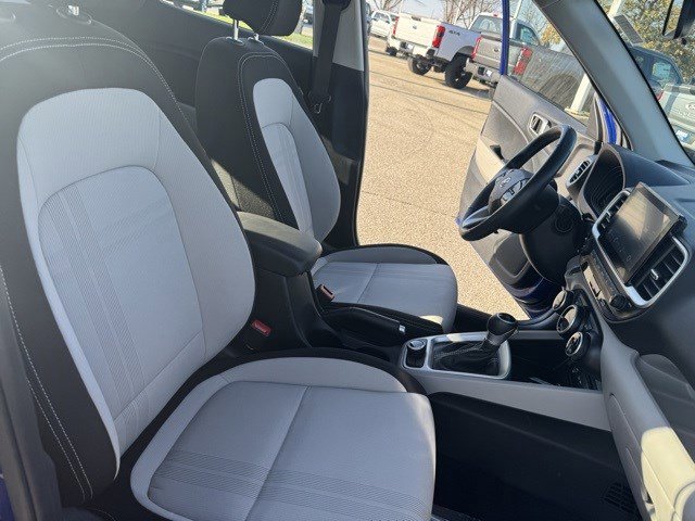 Used 2024 Hyundai Venue SEL image 32