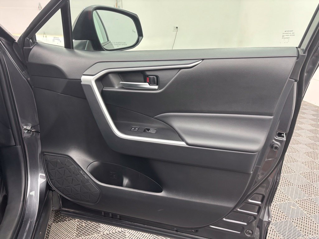 Used 2025 Toyota RAV4 XLE AWD/4WD image 29