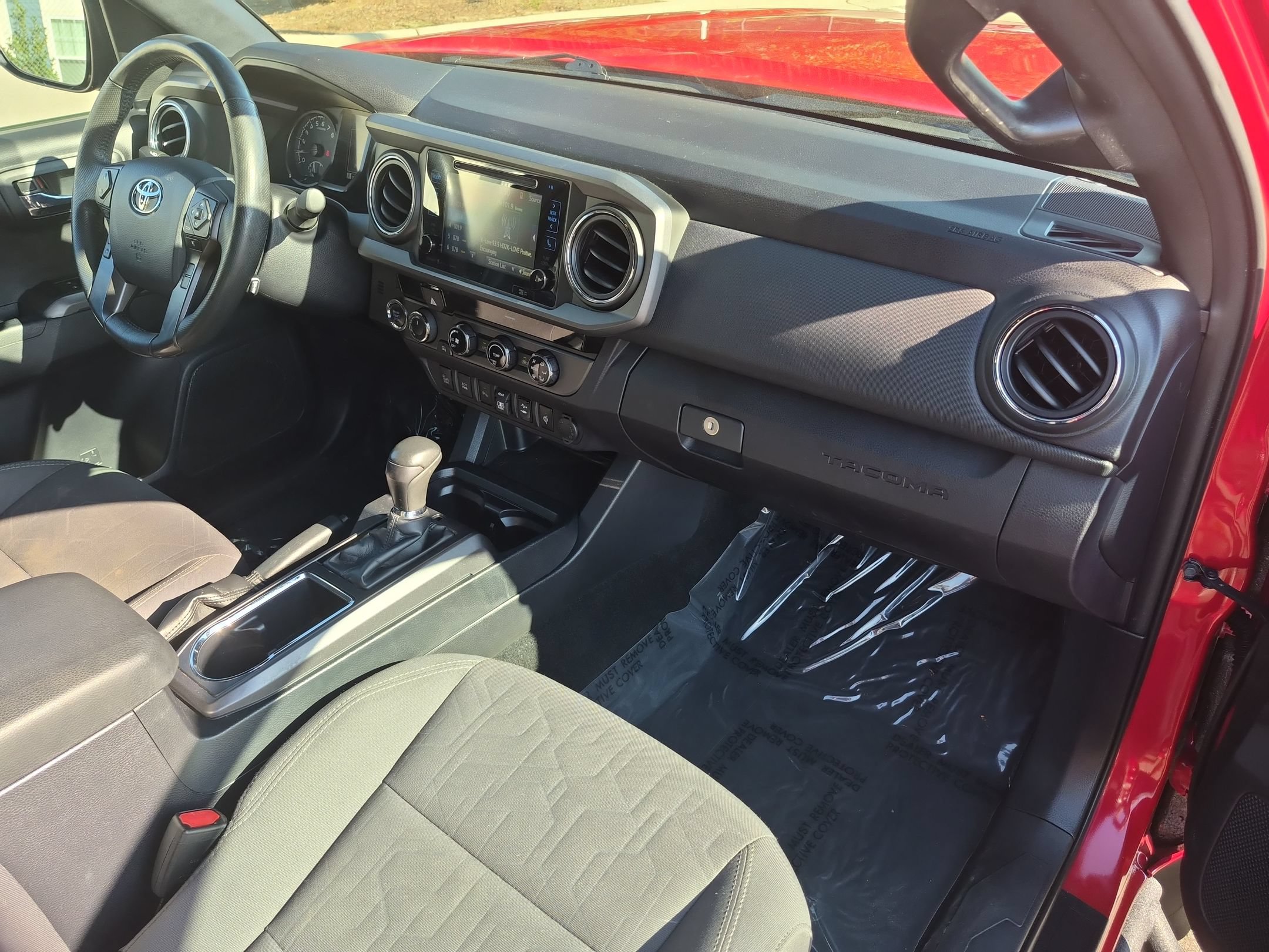 Used 2018 Toyota Tacoma TRD Off-Road w/ Technology Package AWD/4WD image 36