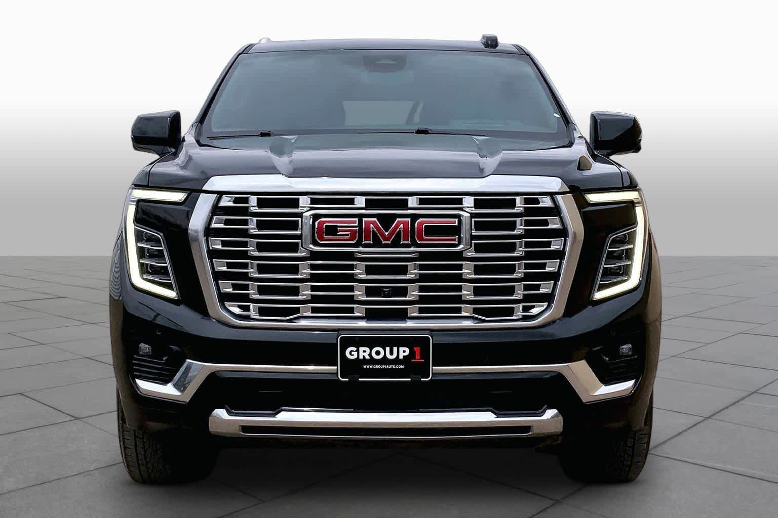 Used 2025 GMC Yukon XL Denali AWD/4WD image 4