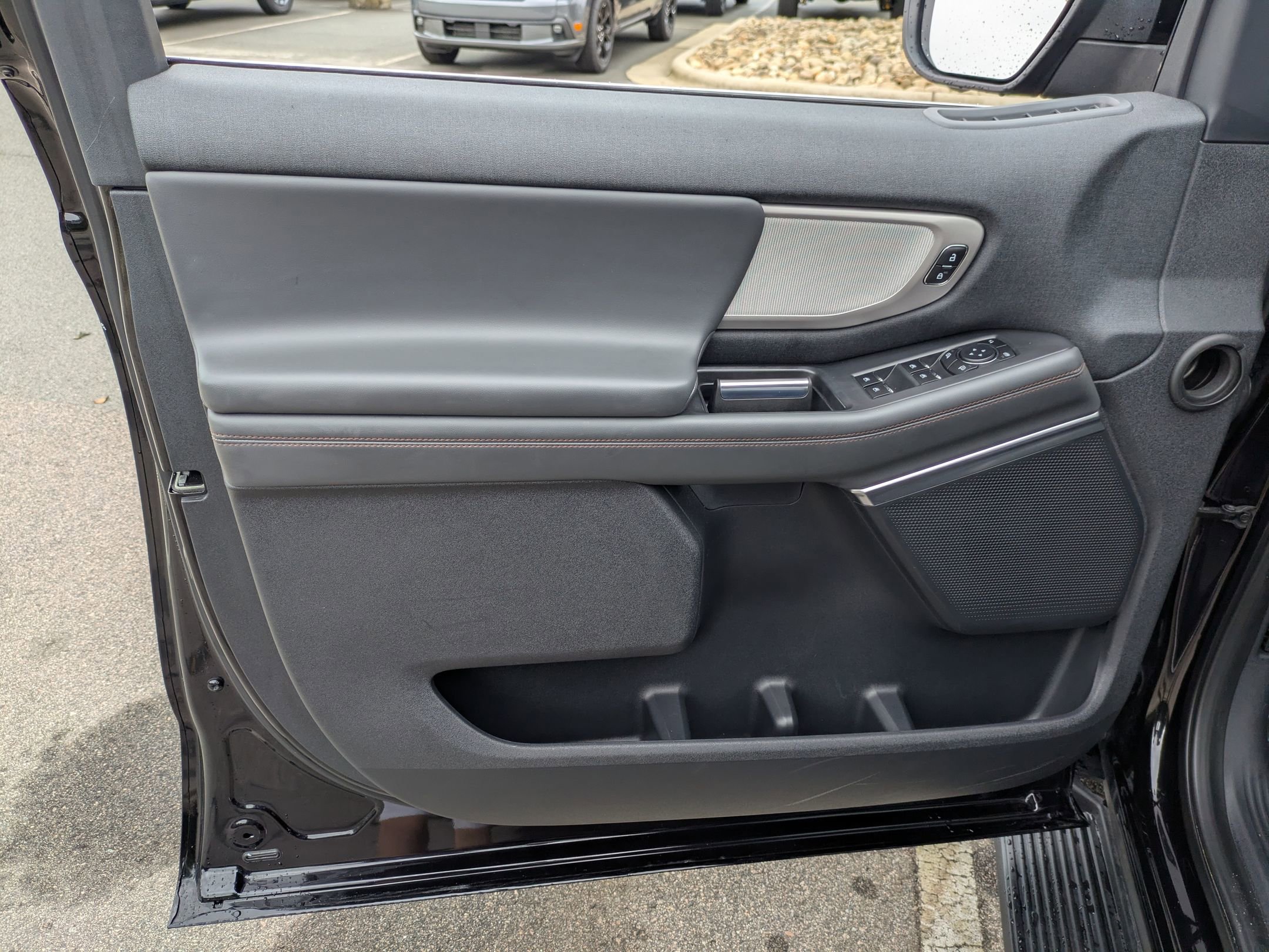 Certified 2025 Ford Expedition Active AWD/4WD image 15