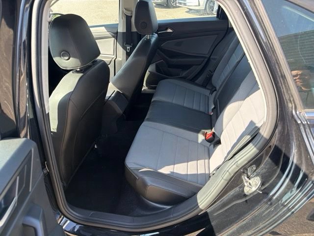 Used 2025 Volkswagen Jetta SE FWD image 17