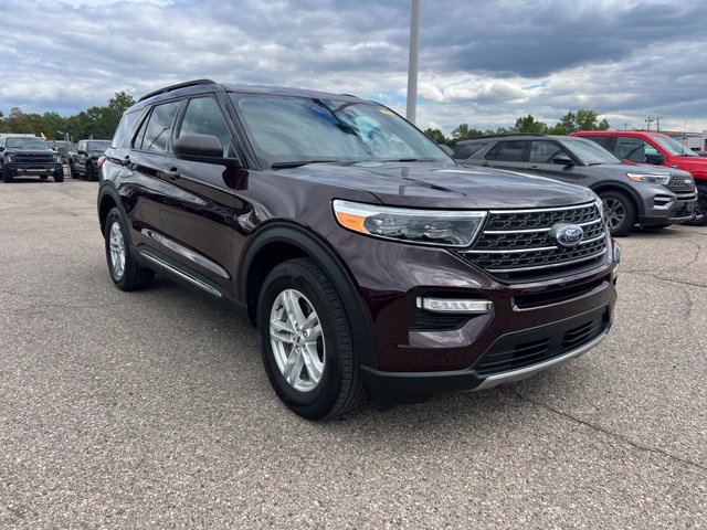 Certified 2023 Ford Explorer XLT w/ Equipment Group 202A AWD/4WD image 3