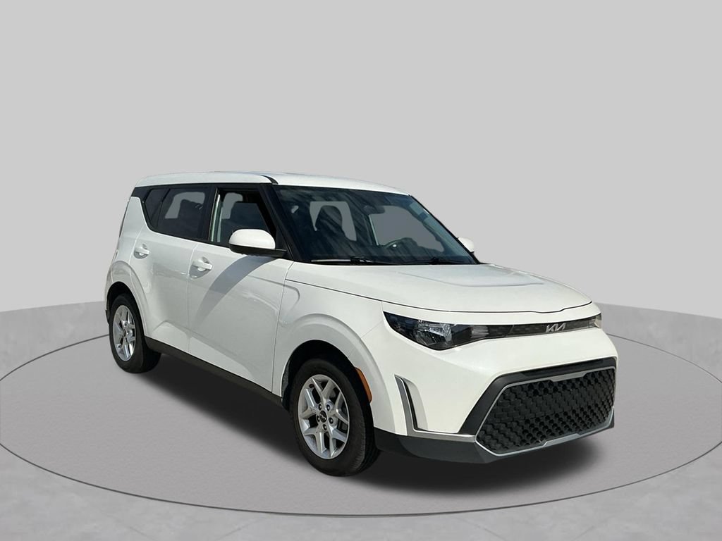Used 2025 Kia Soul LX w/ LX Technology Package FWD image 14