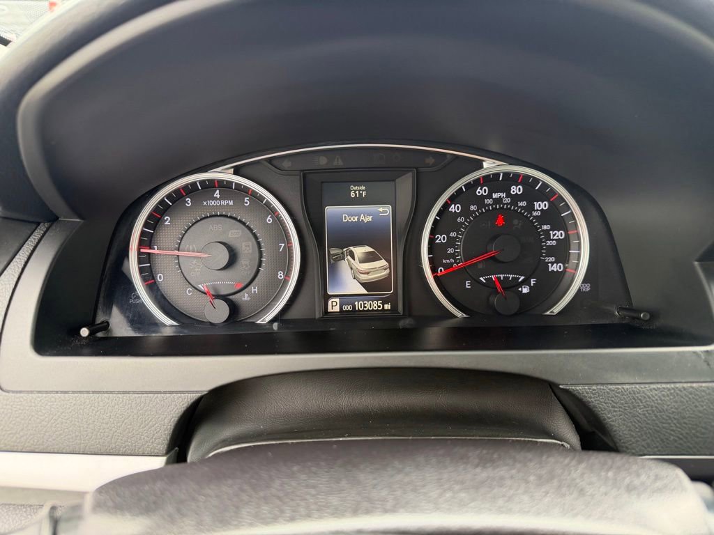 Used 2017 Toyota Camry SE w/ Moonroof Package FWD image 19