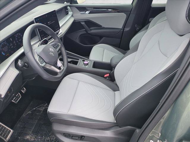 Used 2026 Volkswagen Tiguan SE R-Line FWD image 16
