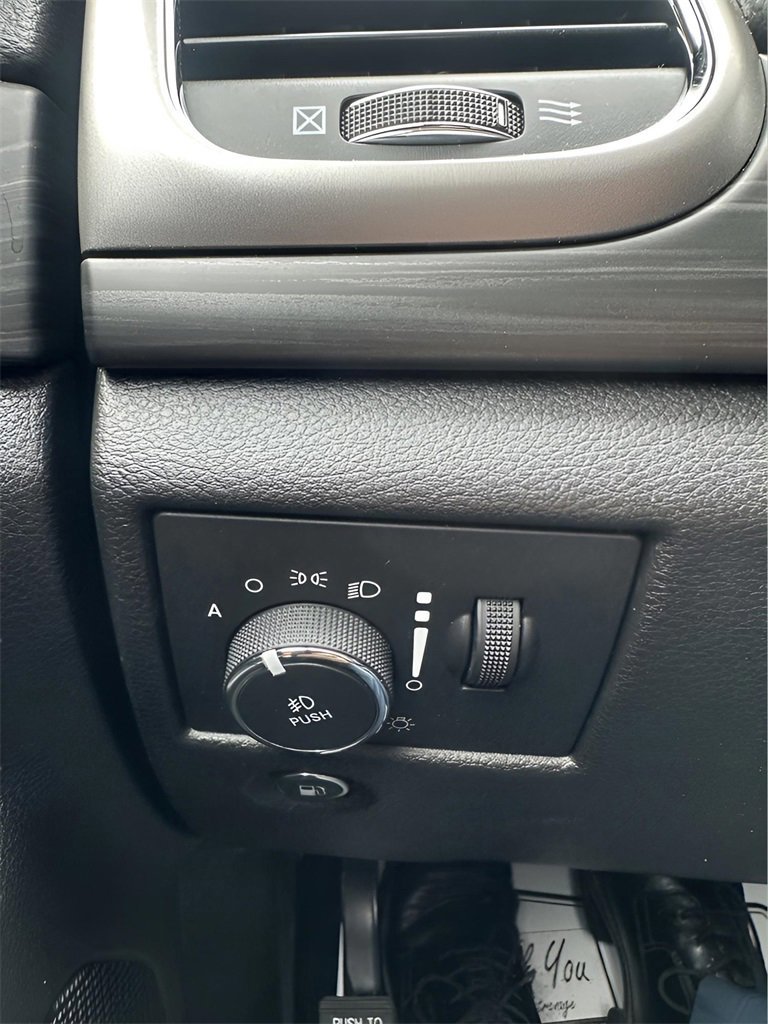 Used 2021 Jeep Grand Cherokee Laredo X image 20