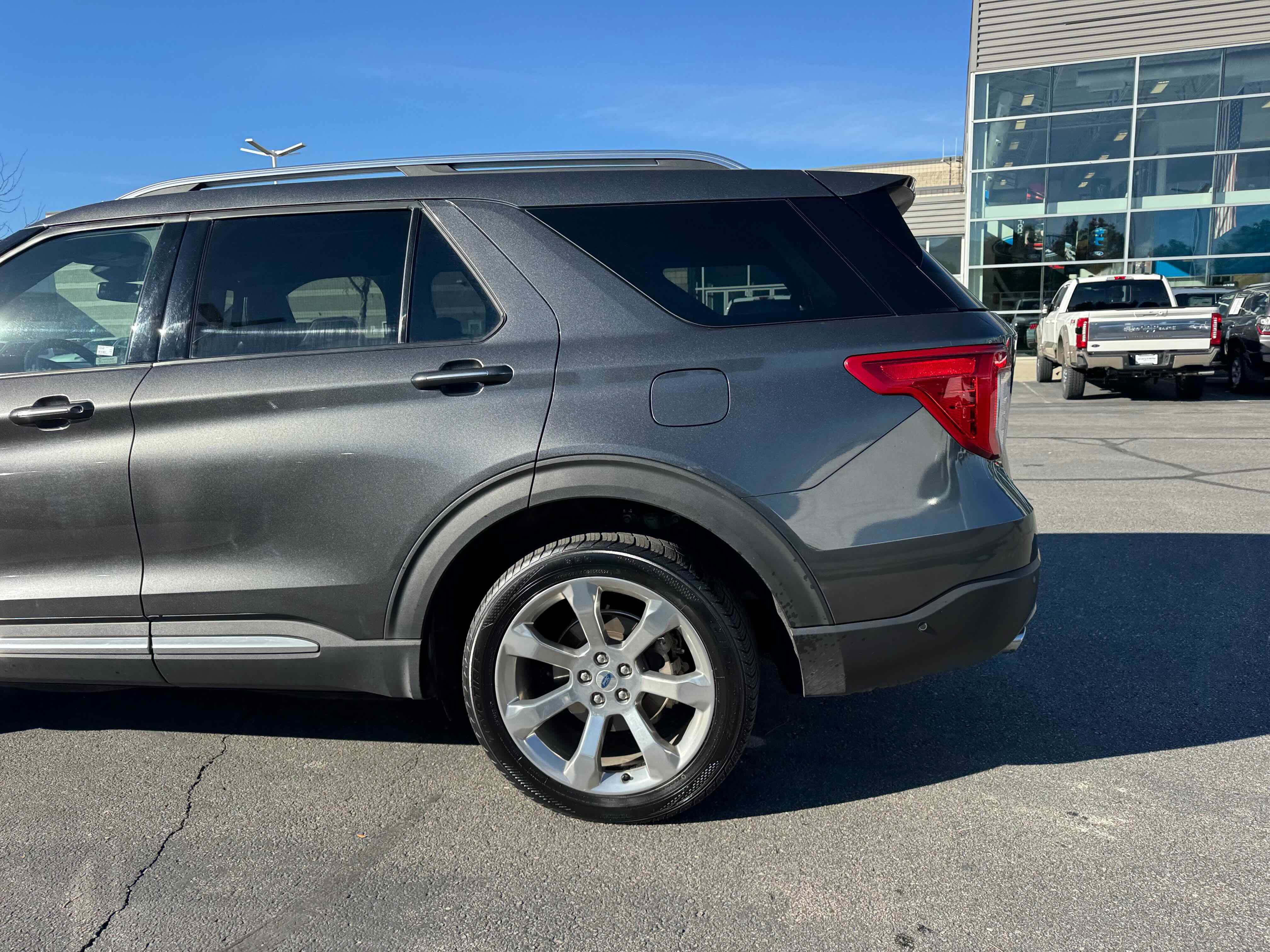 Certified 2020 Ford Explorer Platinum w/ Premium Technology Package image 3
