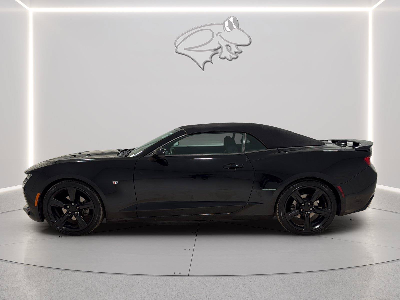 Used 2017 Chevrolet Camaro LT w/ Technology Package RWD image 2