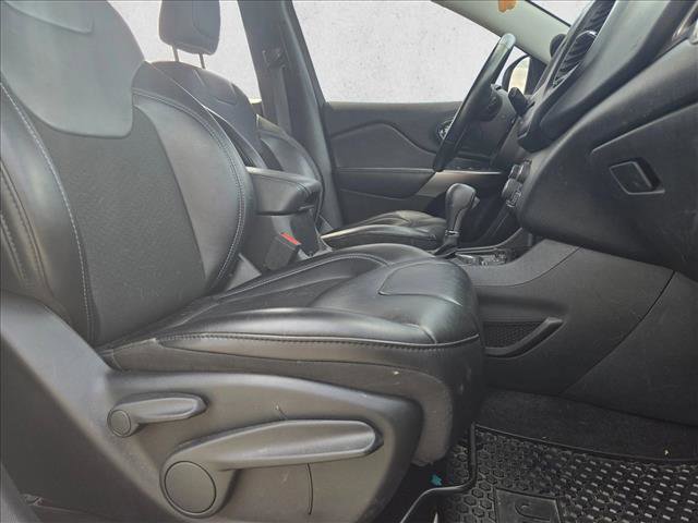 Used 2020 Jeep Cherokee Latitude Plus w/ Cold Weather Group FWD image 16