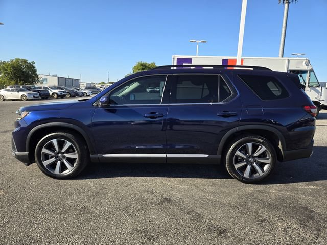 Used 2025 Honda Pilot Touring image 4