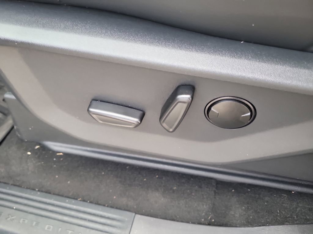 Certified 2026 Ford Expedition Platinum w/ Stealth Performance Package image 21