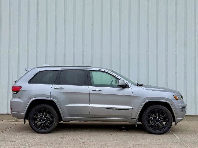 Used 2019 Jeep Grand Cherokee Altitude AWD/4WD image 7