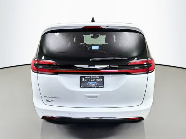 Used 2025 Chrysler Pacifica Select FWD image 6