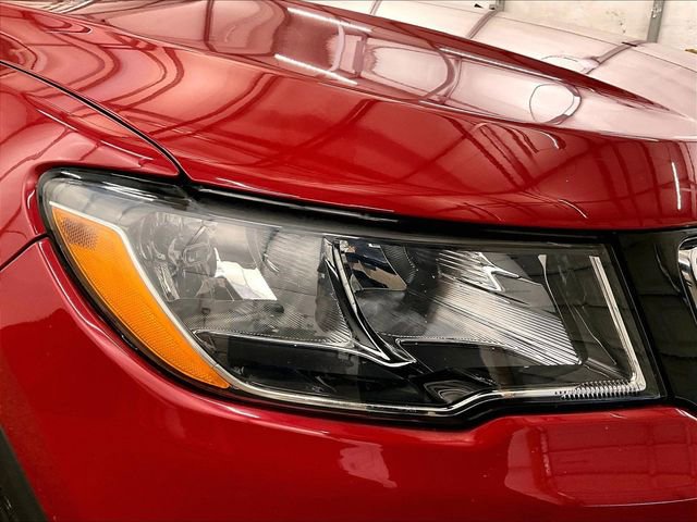 Used 2018 Jeep Compass Latitude w/ Cold Weather Group AWD/4WD image 27