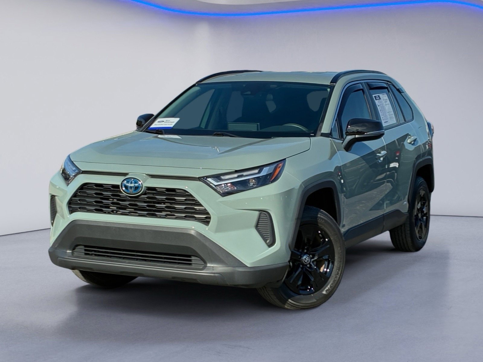 Used 2023 Toyota RAV4 XLE AWD/4WD image 2
