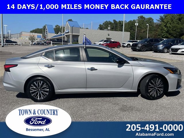 Used 2024 Nissan Altima 2.5 SV image 2