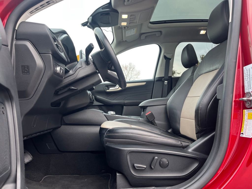 Certified 2021 Ford Escape Titanium w/ Titanium Elite Package image 18