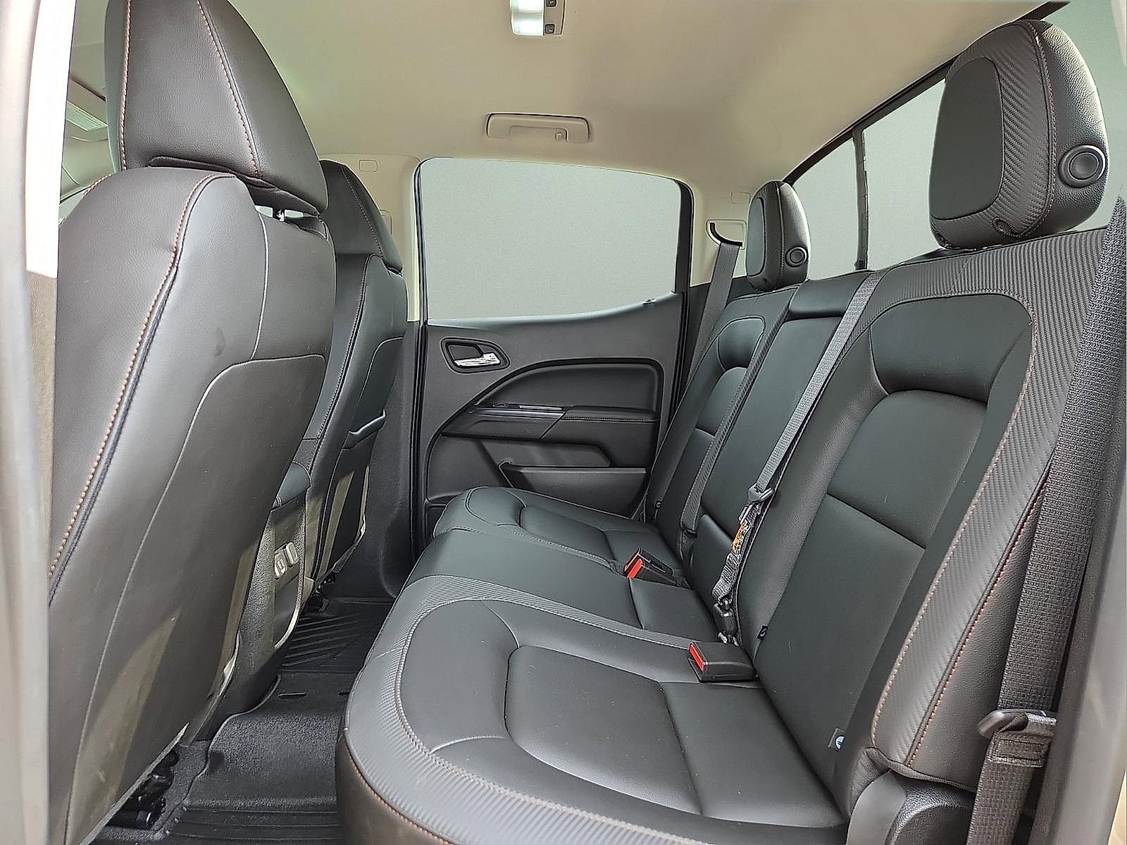 Used 2022 GMC Canyon AT4 w/ Driver Alert Package AWD/4WD image 10