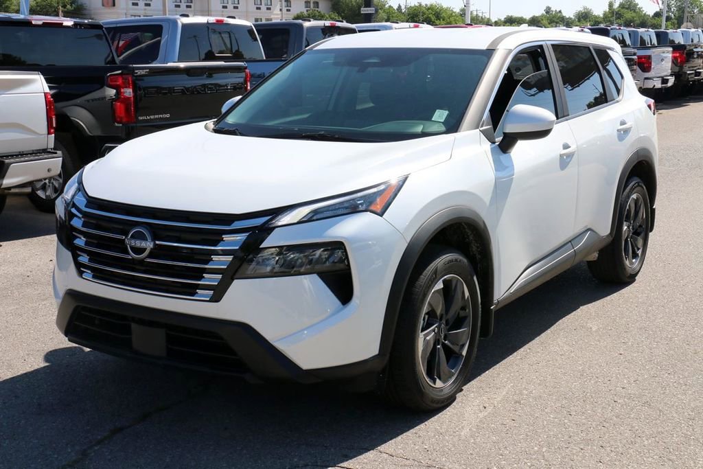 Used 2026 Nissan Rogue SV FWD image 2