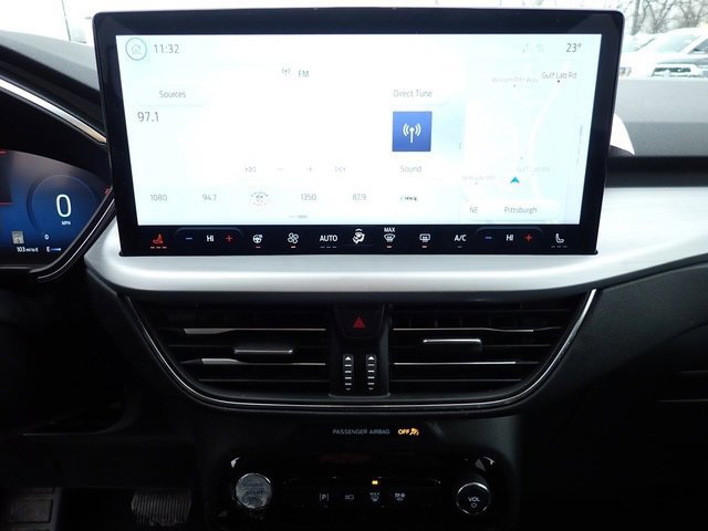 Certified 2025 Ford Escape Platinum w/ Premium Technology Package image 28