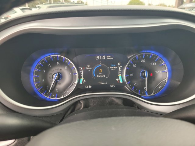 Used 2020 Chrysler Pacifica Touring-L w/ Advanced Safetytec Group FWD image 29