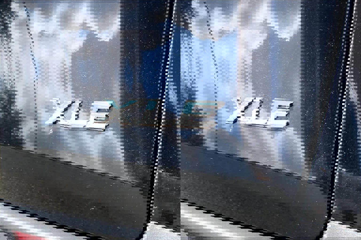 Used 2025 Toyota Sienna XLE image 12