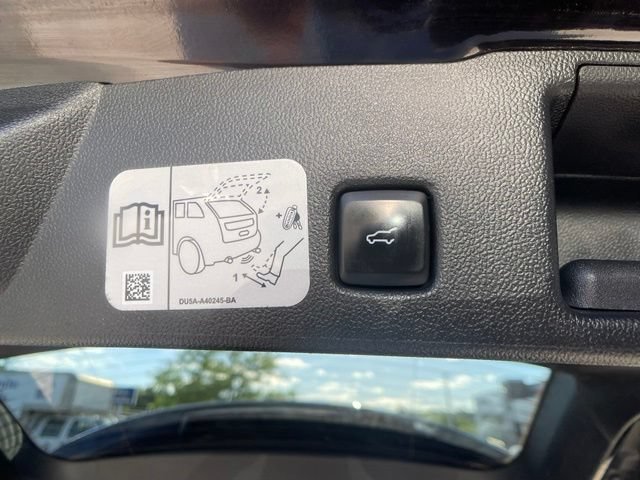 Certified 2020 Ford Escape Titanium AWD/4WD image 36