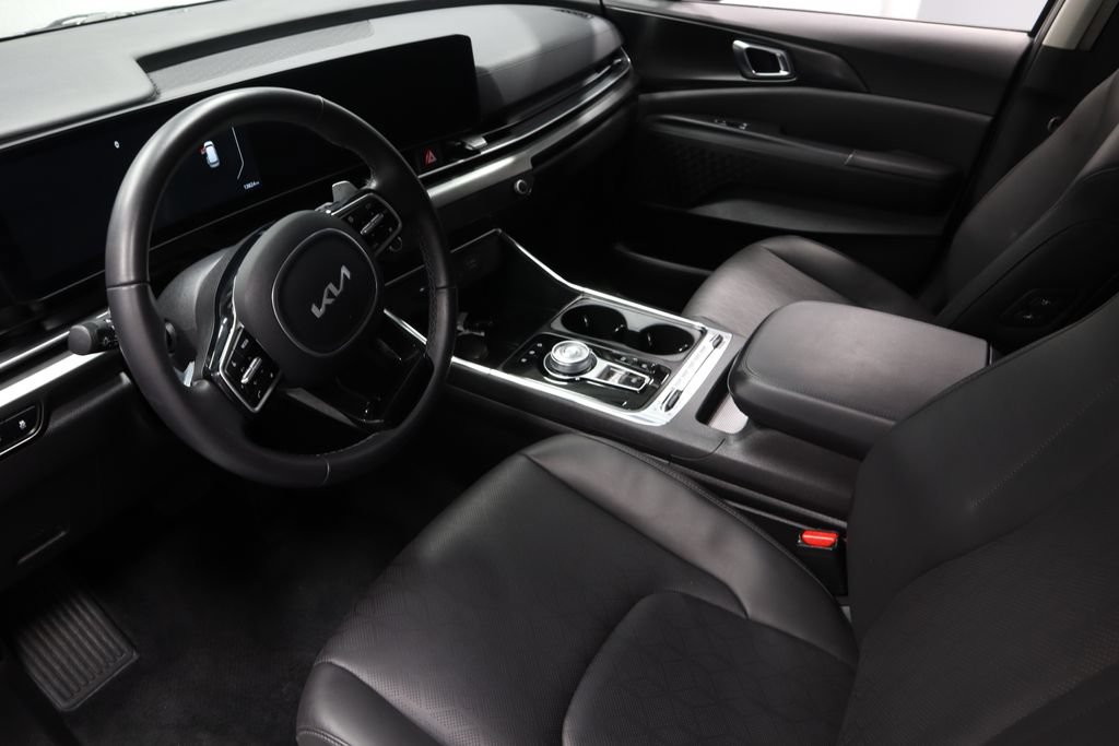 Used 2026 Kia Carnival SX w/ SX Dark Edition Package FWD image 24