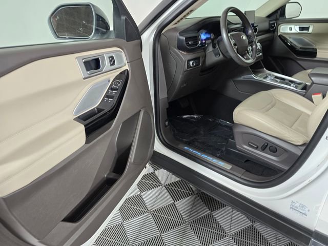 Certified 2023 Ford Explorer Platinum w/ Technology Package AWD/4WD image 22