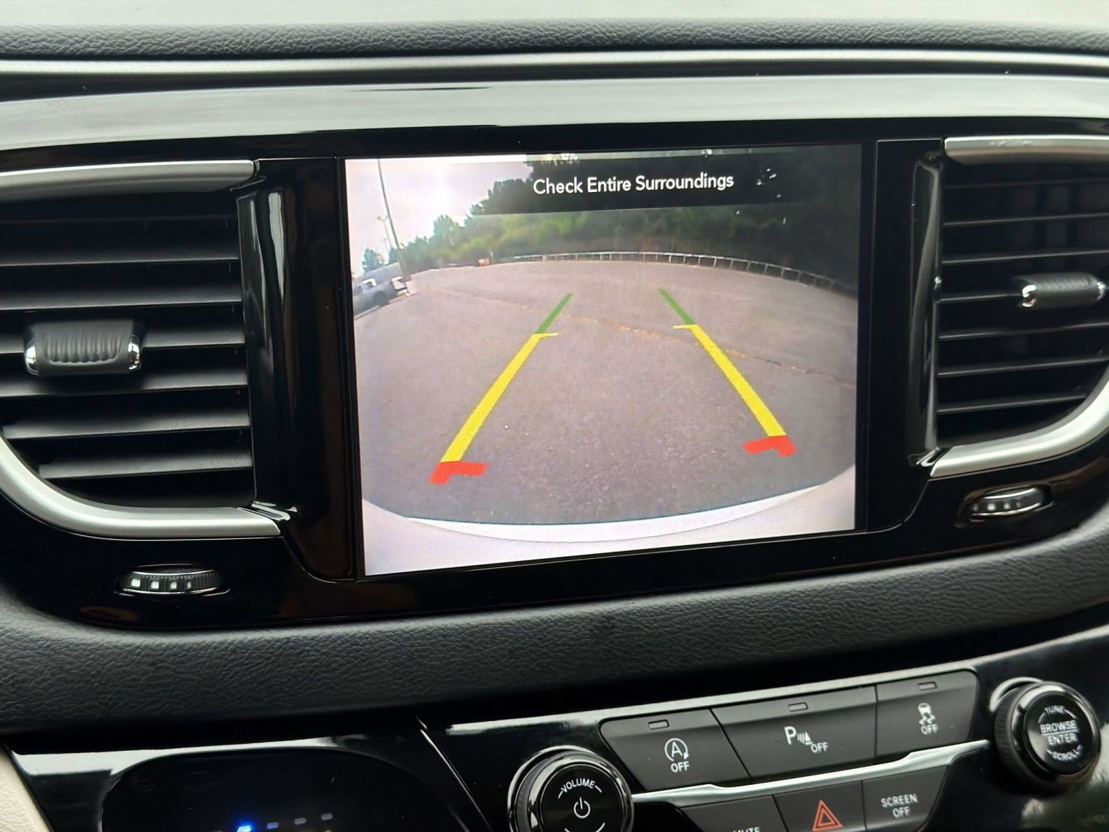 Used 2020 Chrysler Pacifica Touring FWD image 18