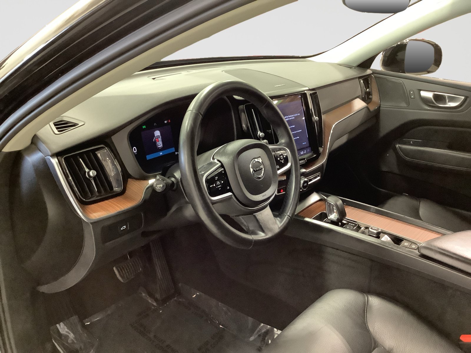 Used 2024 Volvo XC60 B5 Plus w/ Protection Package Premier AWD/4WD image 13