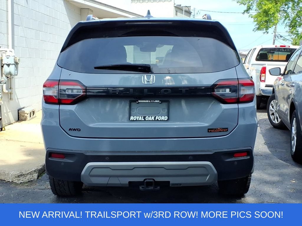 Used 2025 Honda Pilot TrailSport image 6